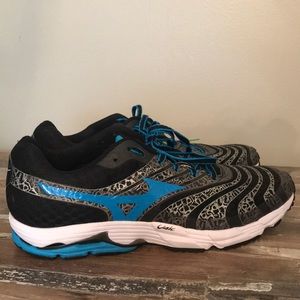Mizuno shoes (only worn once)